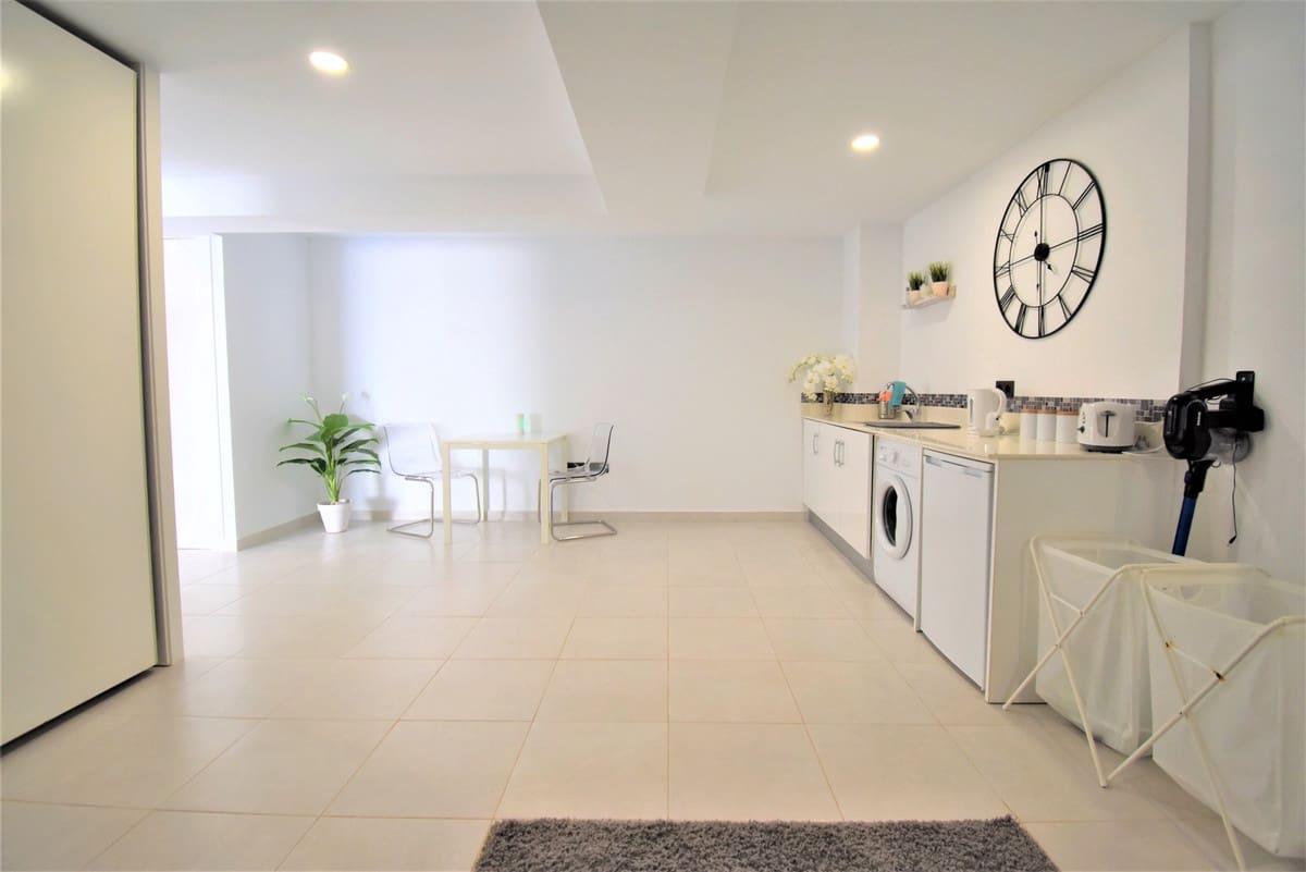 3 soveværelse Villa til salg i Villamartin med swimmingpool - € 475.000 (Ref: 9068488)