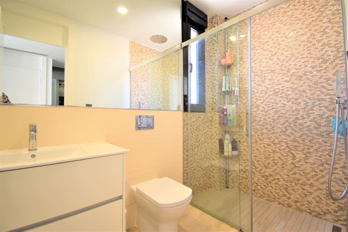 3 soveværelse Villa til salg i Villamartin med swimmingpool - € 475.000 (Ref: 9068488)