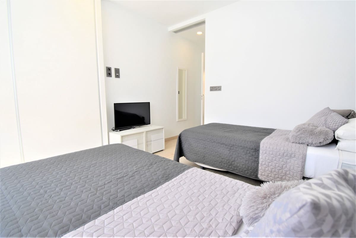 3 soveværelse Villa til salg i Villamartin med swimmingpool - € 475.000 (Ref: 9068488)