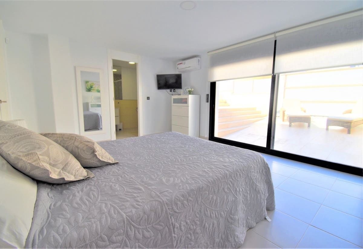 3 soveværelse Villa til salg i Villamartin med swimmingpool - € 475.000 (Ref: 9068488)