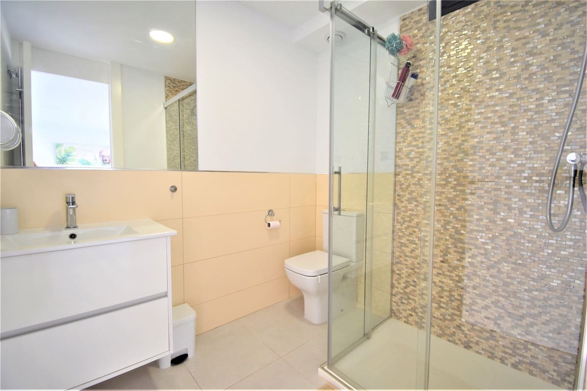 3 soveværelse Villa til salg i Villamartin med swimmingpool - € 475.000 (Ref: 9068488)