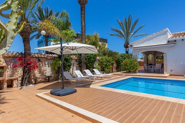 4 bedroom Villa for sale in Punta Prima, Orihuela with pool - € 749,900 (Ref: 9100346)