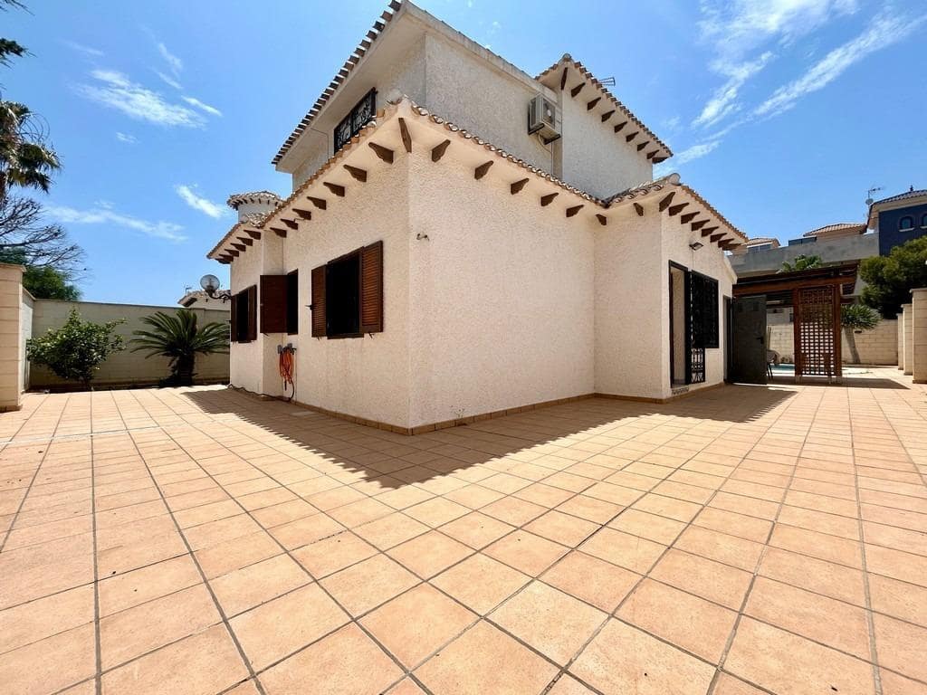 4 quarto Moradia para venda em La Zenia com piscina garagem - 585 000 € (Ref: 9102674)