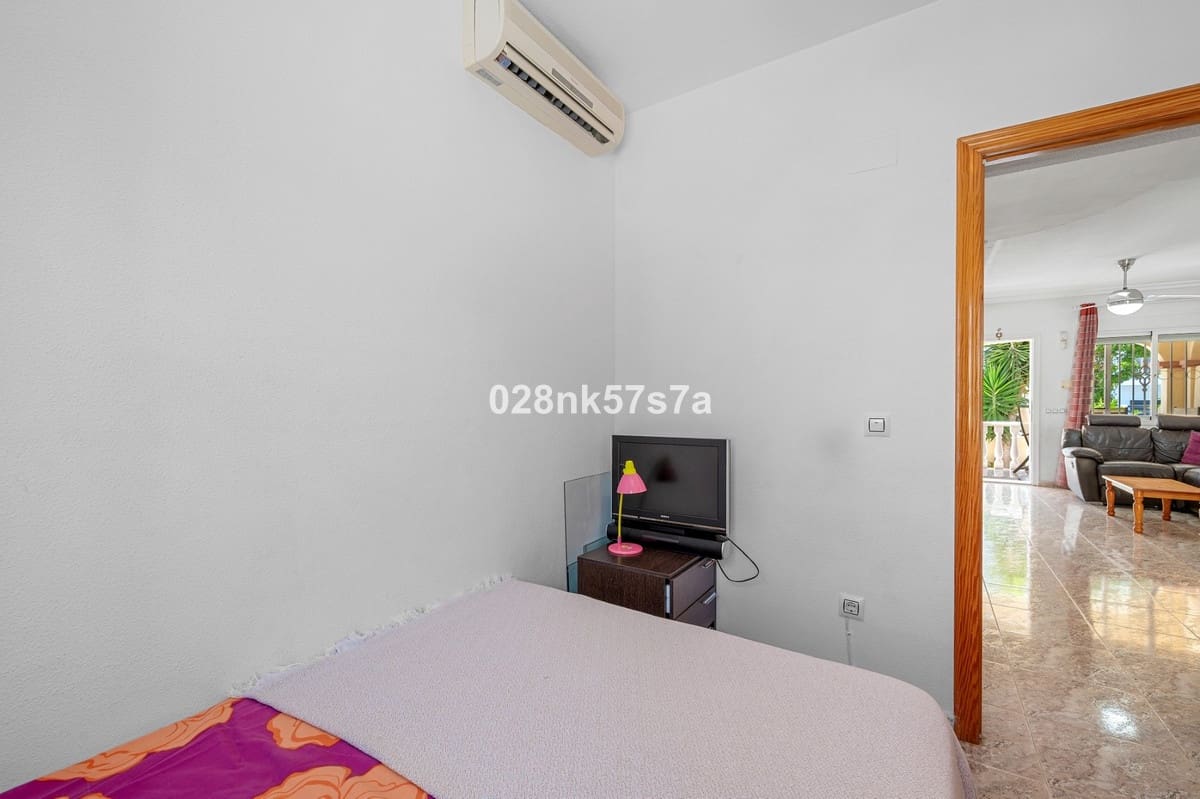 3 soverom Hus til salgs i La Zenia med svømmebasseng garasje - € 299 000 (Ref: 9113784)