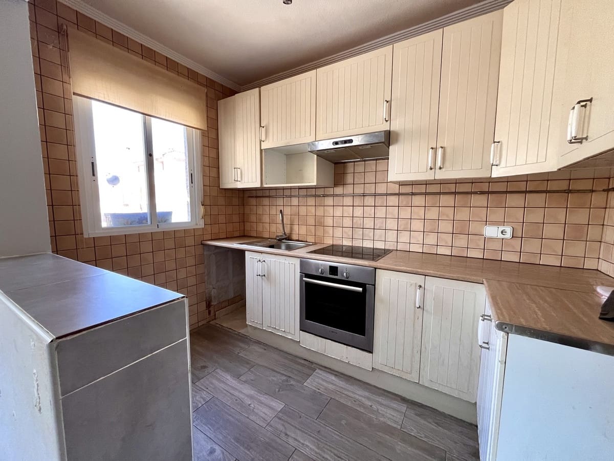 4 bedroom Villa for sale in San Miguel de Salinas with pool - € 249,999 (Ref: 9116600)