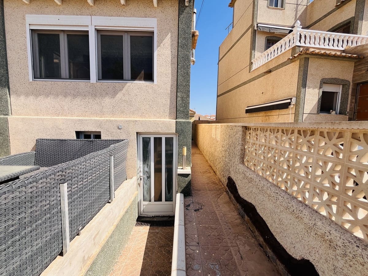 4 bedroom Villa for sale in San Miguel de Salinas with pool - € 249,999 (Ref: 9116600)