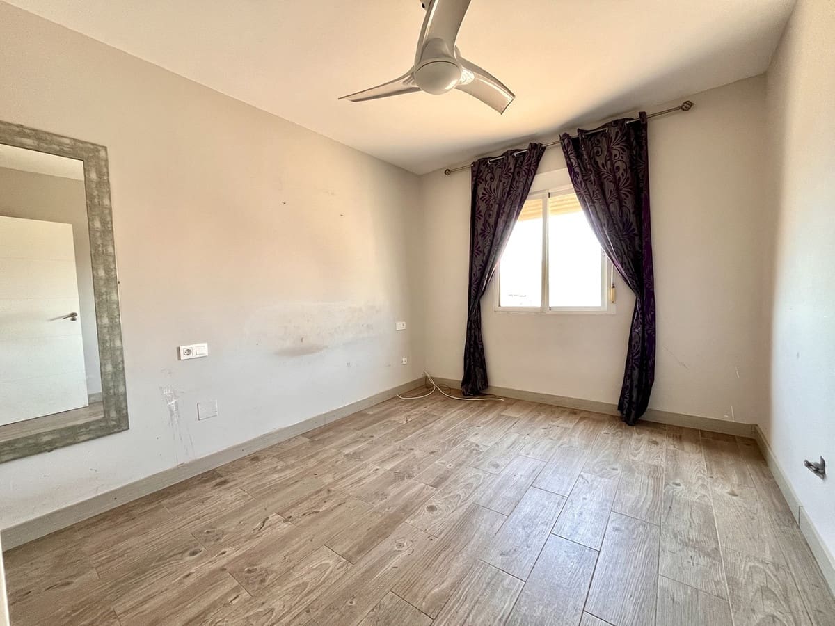 4 soveværelse Villa til salg i San Miguel de Salinas med swimmingpool - € 249.999 (Ref: 9116600)