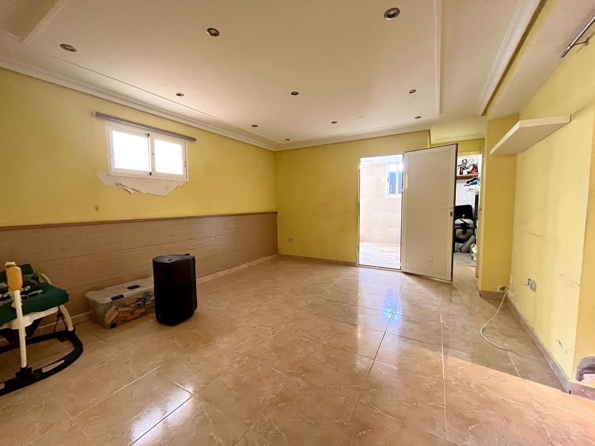 4 soveværelse Villa til salg i San Miguel de Salinas med swimmingpool - € 249.999 (Ref: 9116600)