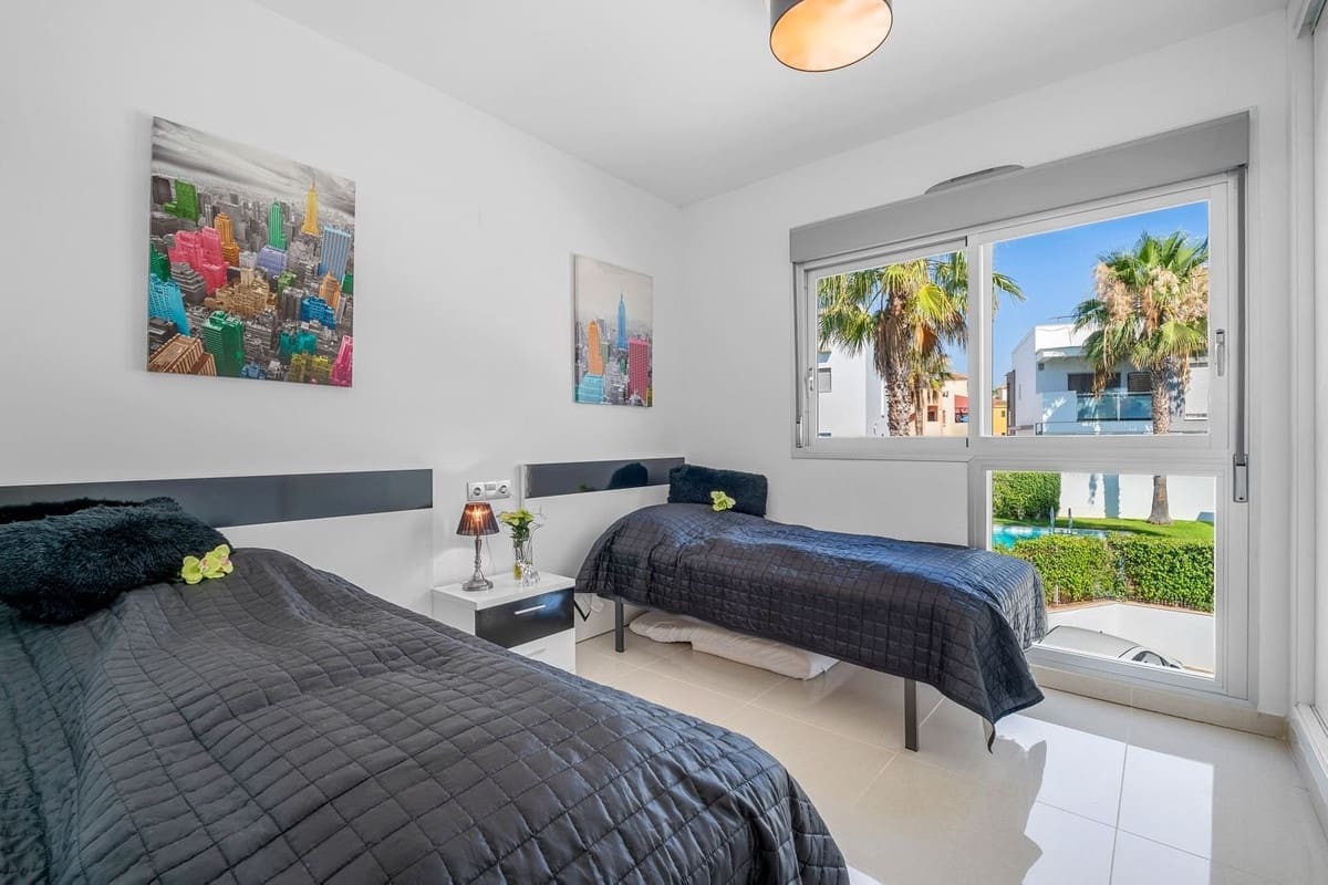 2 soveværelse Penthouse til salg i Orihuela Costa med swimmingpool - € 279.000 (Ref: 9116982)