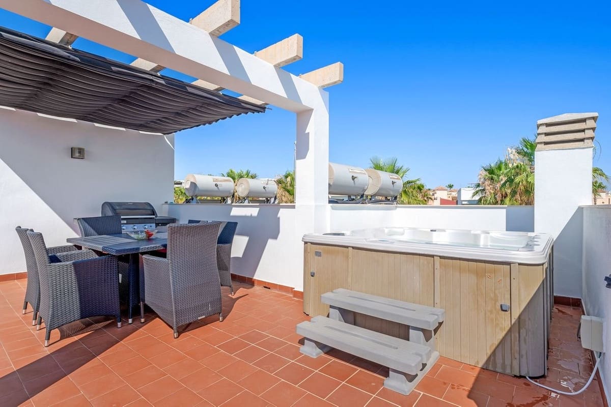 2 soveværelse Penthouse til salg i Orihuela Costa med swimmingpool - € 279.000 (Ref: 9116982)