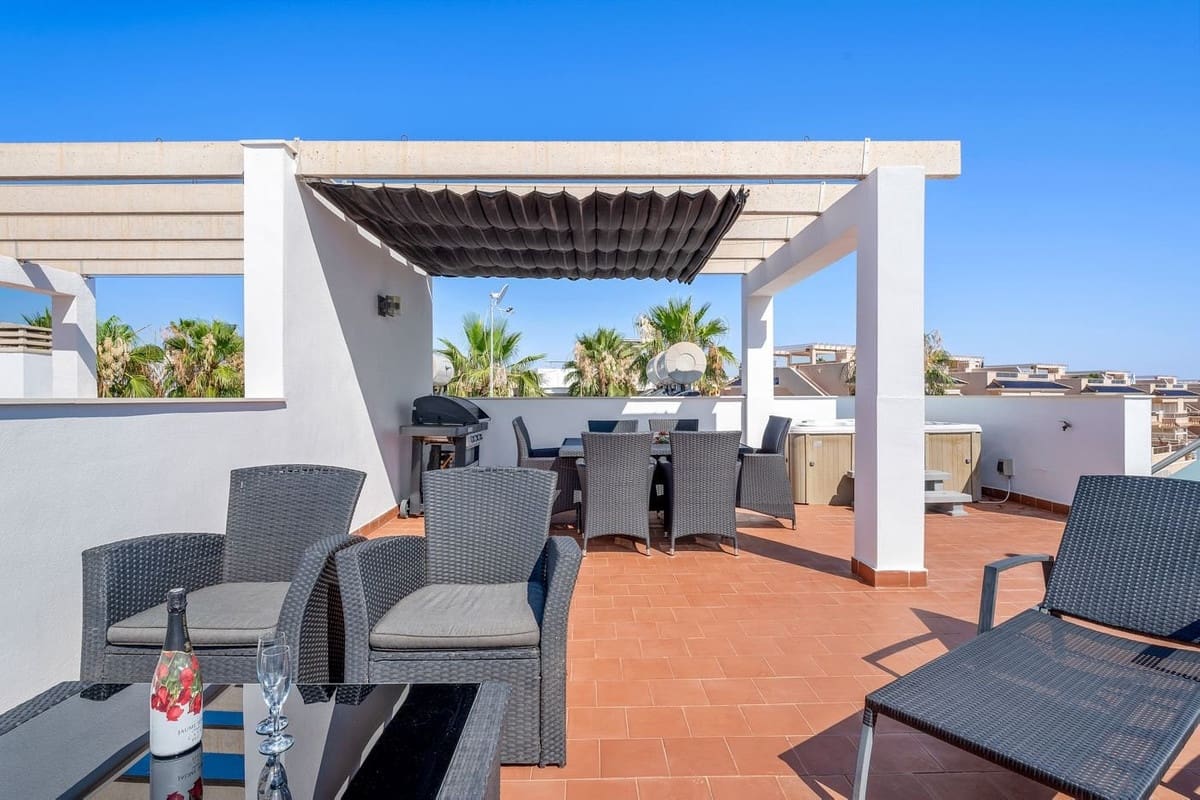 2 soveværelse Penthouse til salg i Orihuela Costa med swimmingpool - € 279.000 (Ref: 9116982)
