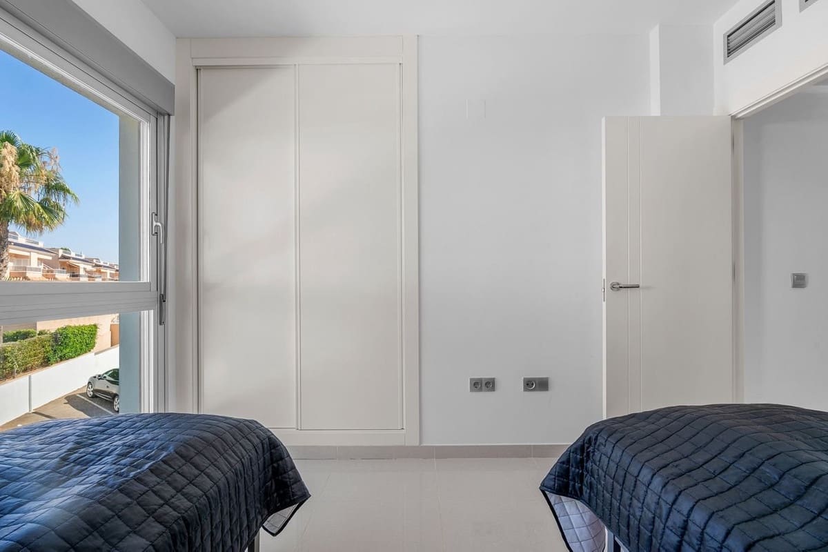 2 quarto Penthouse para venda em Orihuela Costa com piscina - 279 000 € (Ref: 9116982)