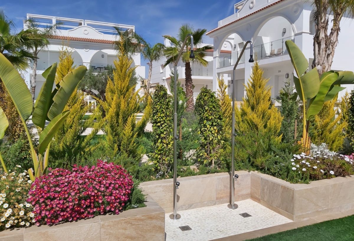 2 bedroom Penthouse for sale in Ciudad Quesada with pool - € 299,900 (Ref: 9116986)