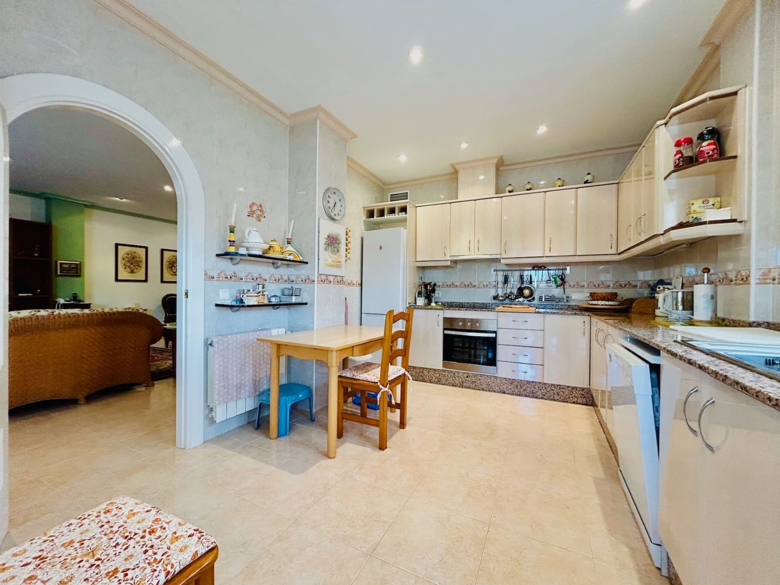 4 soveværelse Villa til salg i Benferri med swimmingpool garage - € 360.000 (Ref: 9130557)