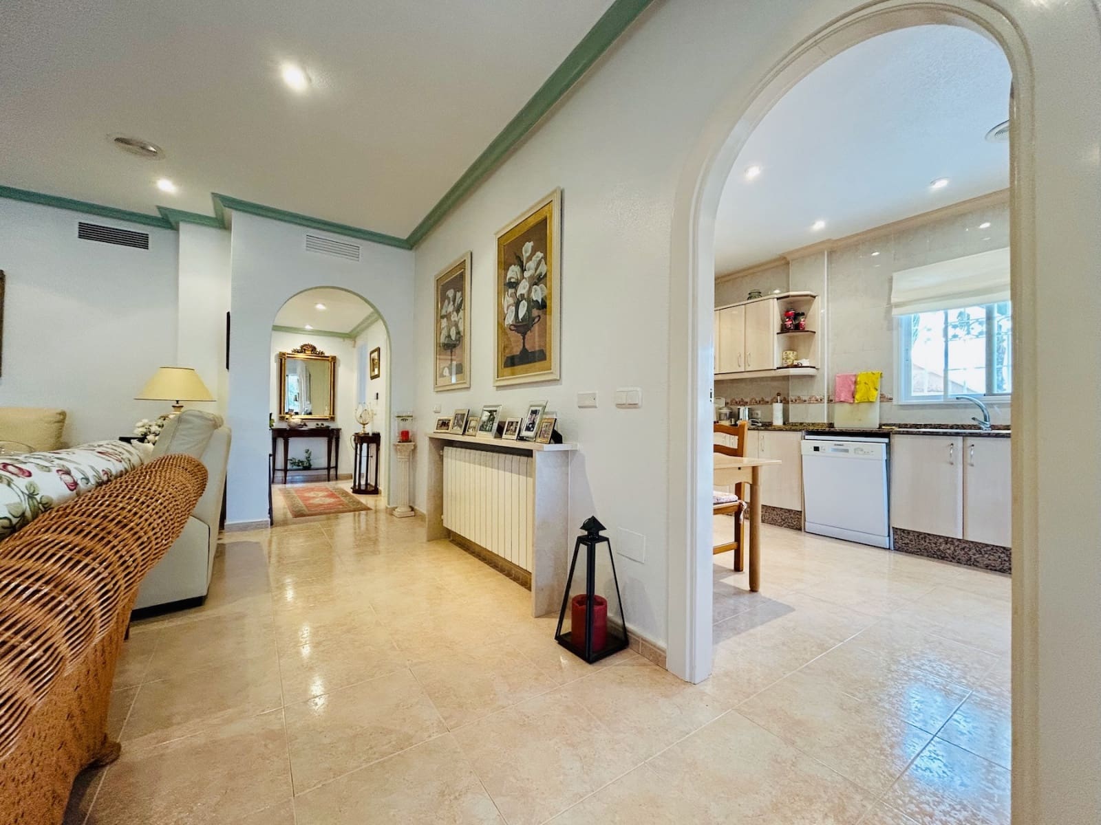 4 soveværelse Villa til salg i Benferri med swimmingpool garage - € 360.000 (Ref: 9130557)