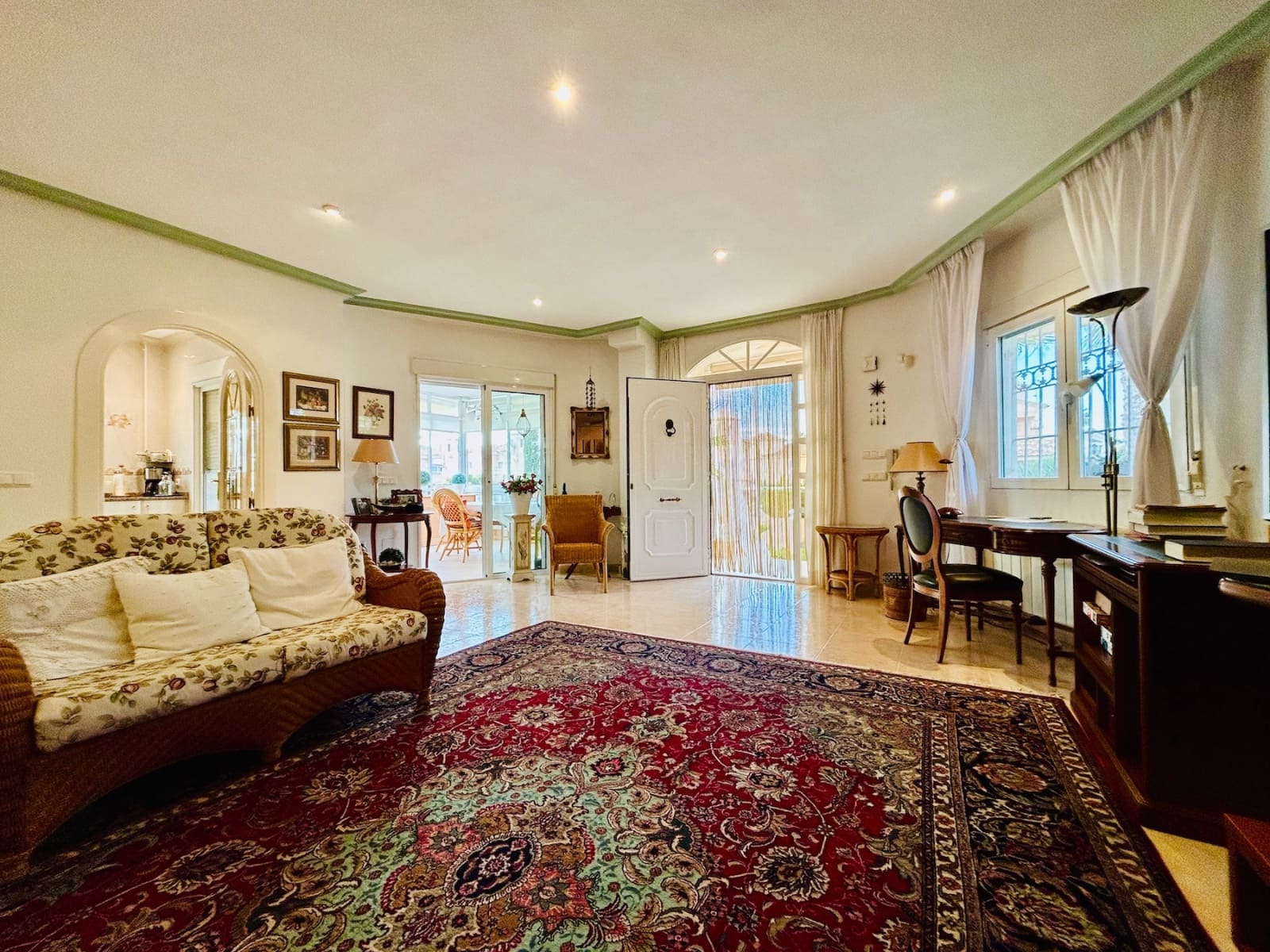 4 soveværelse Villa til salg i Benferri med swimmingpool garage - € 360.000 (Ref: 9130557)