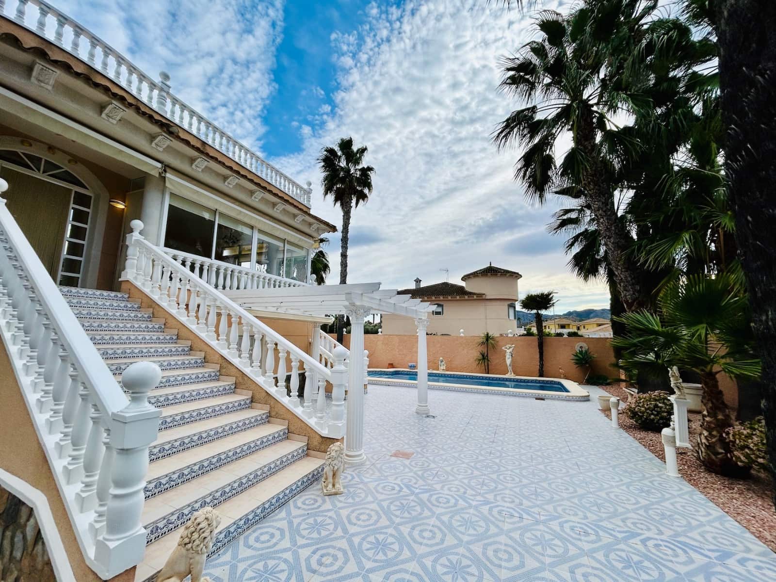 4 soveværelse Villa til salg i Benferri med swimmingpool garage - € 360.000 (Ref: 9130557)