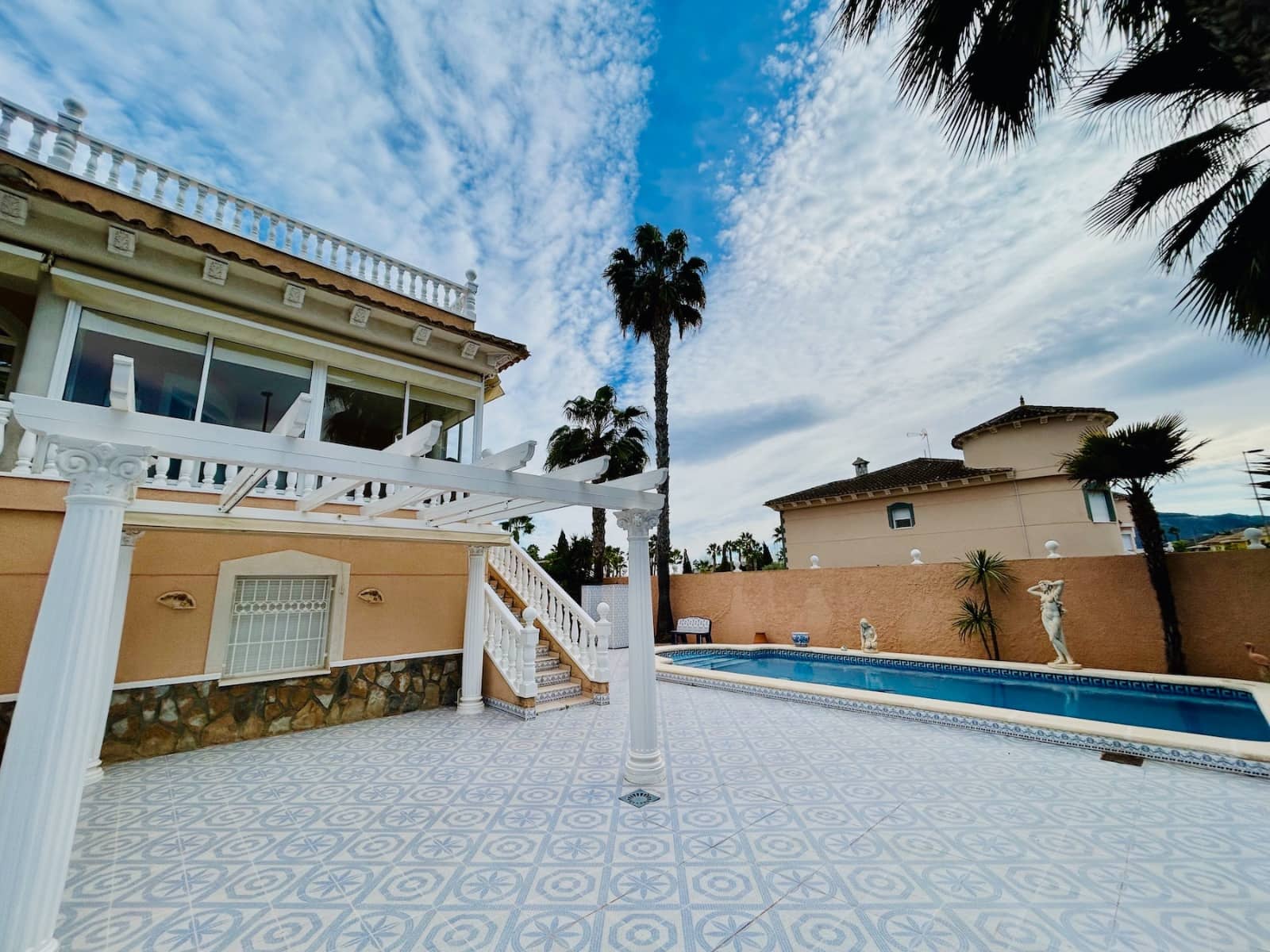 4 soveværelse Villa til salg i Benferri med swimmingpool garage - € 360.000 (Ref: 9130557)