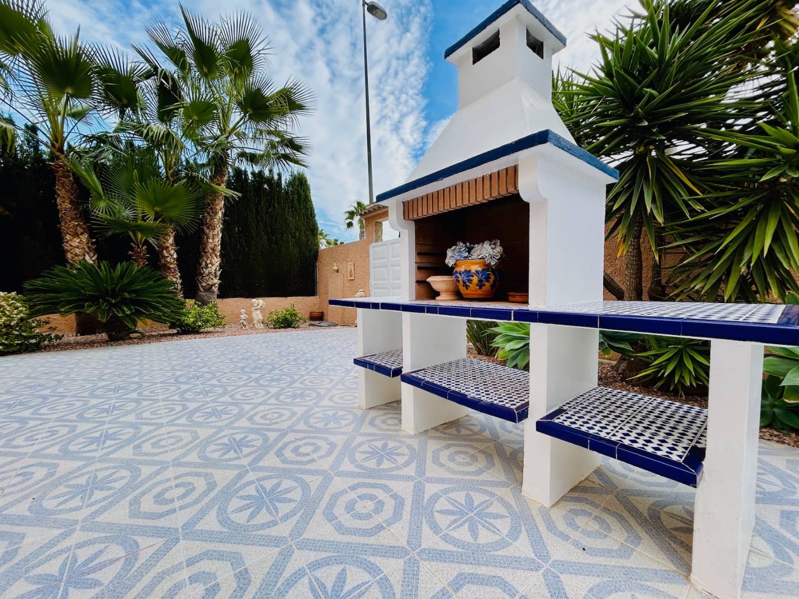 4 soveværelse Villa til salg i Benferri med swimmingpool garage - € 360.000 (Ref: 9130557)