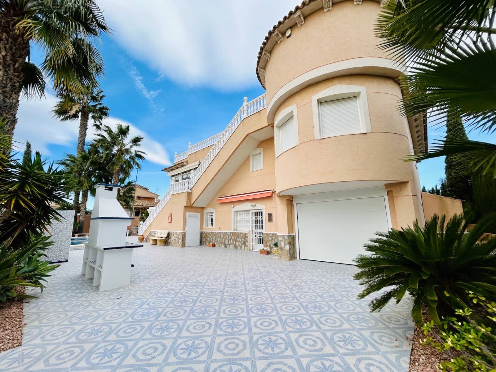 4 soveværelse Villa til salg i Benferri med swimmingpool garage - € 360.000 (Ref: 9130557)