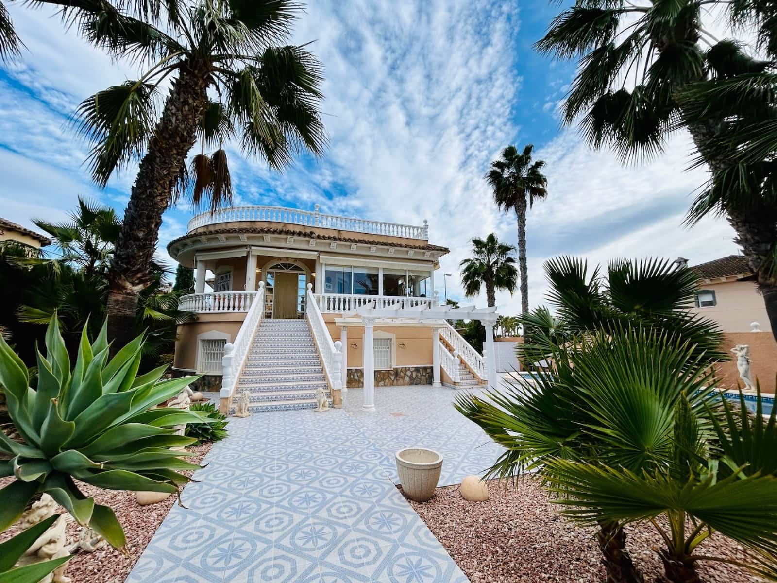 4 soveværelse Villa til salg i Benferri med swimmingpool garage - € 360.000 (Ref: 9130557)