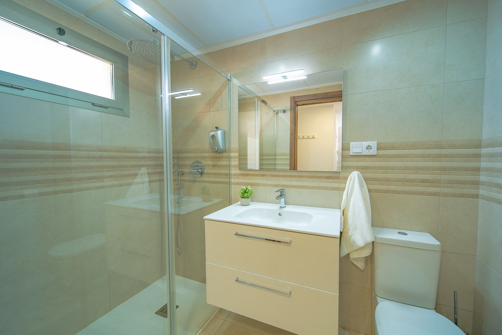 3 bedroom Penthouse for sale in Villamartin with pool garage - € 369,900 (Ref: 9132023)