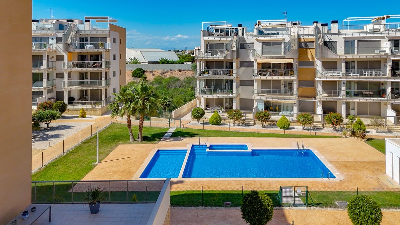 3 bedroom Penthouse for sale in Villamartin with pool garage - € 369,900 (Ref: 9132023)