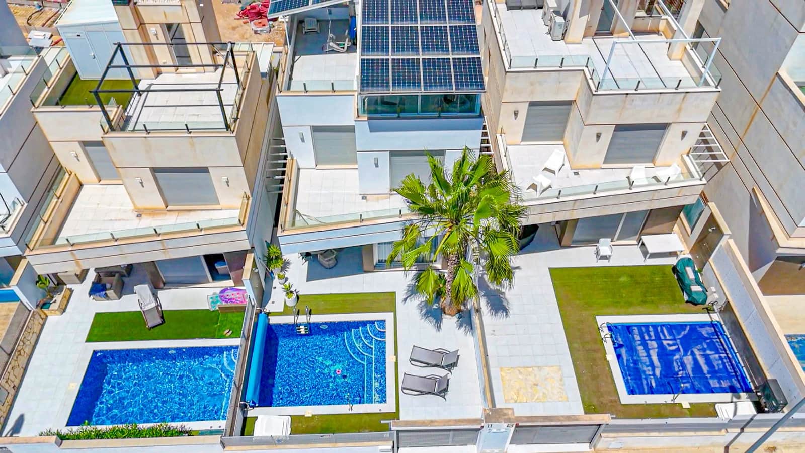 3 bedroom Villa for sale in Cabo Roig with pool - € 399,000 (Ref: 9132029)