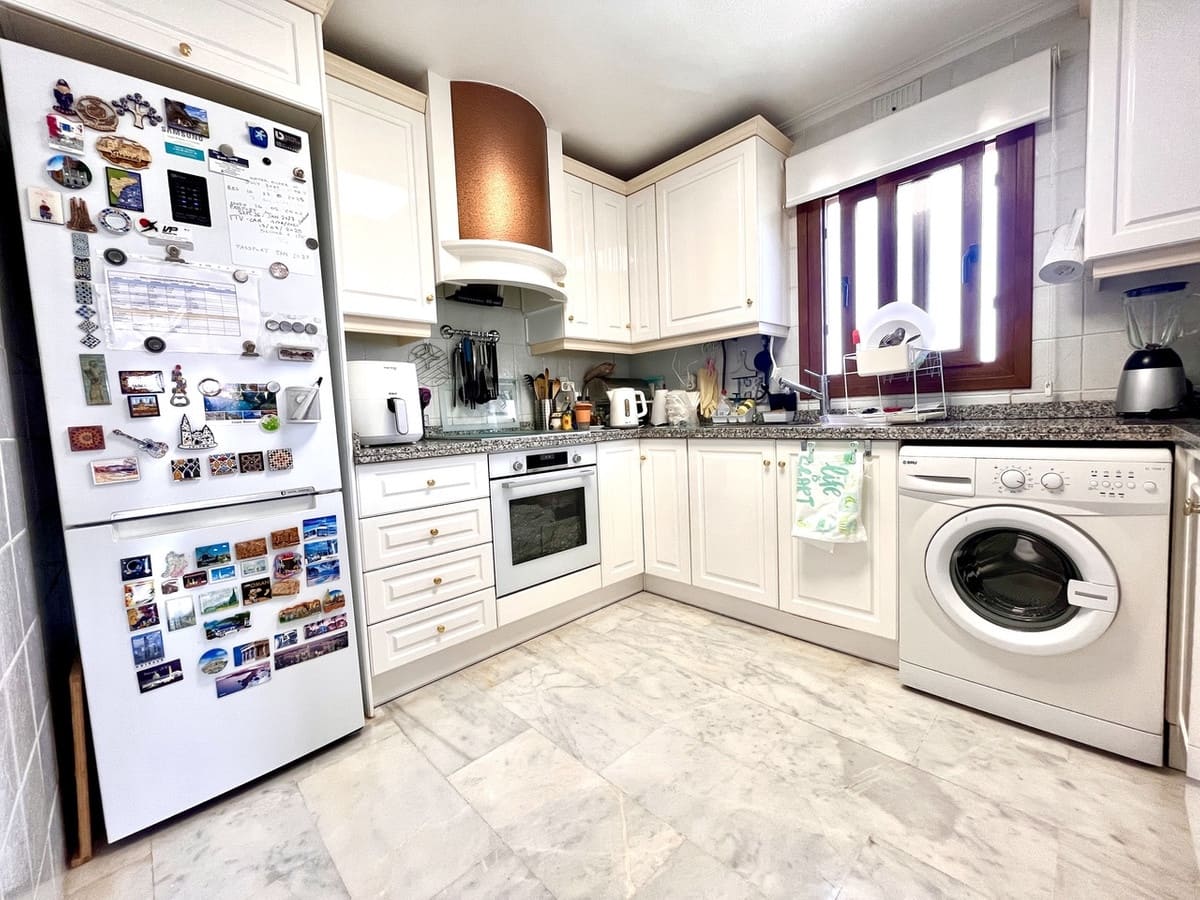 2 soverom Leilighet til salgs i Villamartin med svømmebasseng garasje - € 179 999 (Ref: 9143705)