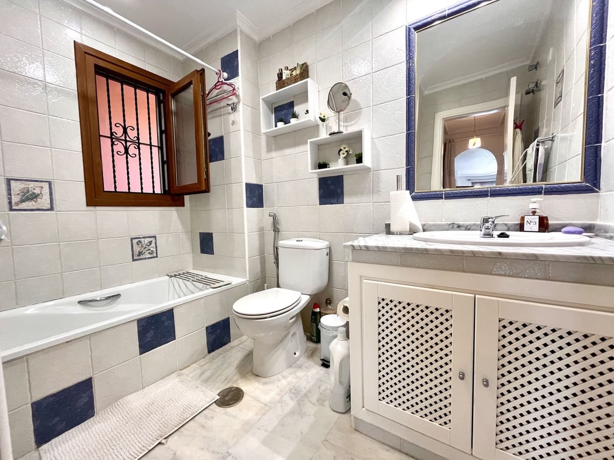 2 soverom Leilighet til salgs i Villamartin med svømmebasseng garasje - € 179 999 (Ref: 9143705)