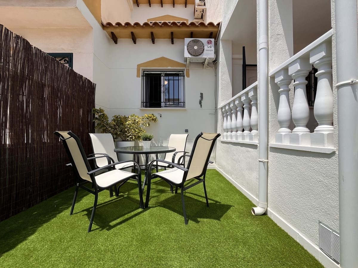 3 bedroom Townhouse for sale in Playa Flamenca with pool - € 288,000 (Ref: 9146710)