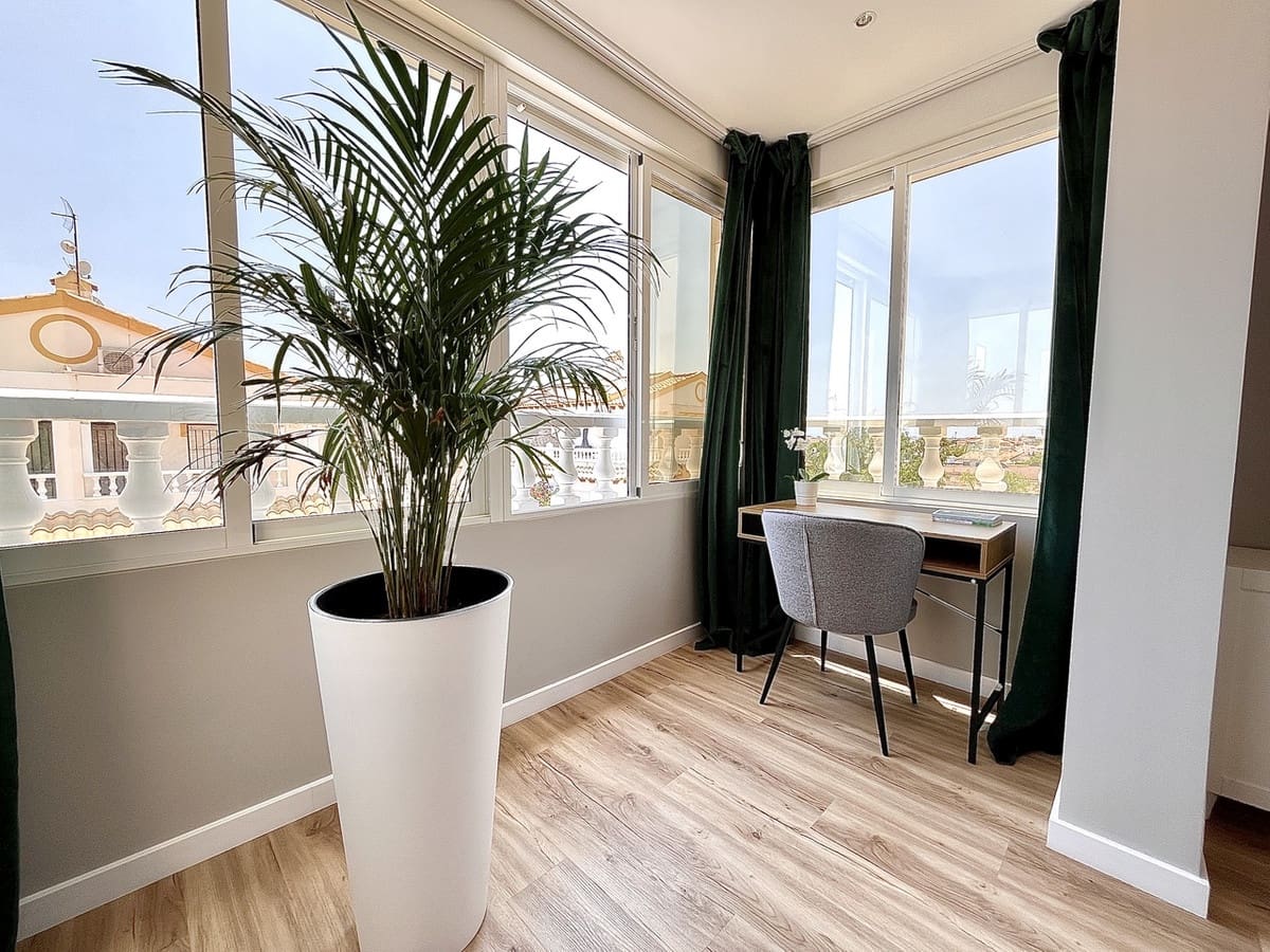 Casa de 3 habitaciones en Playa Flamenca en venta con piscina - 279.000 € (Ref: 9146710)