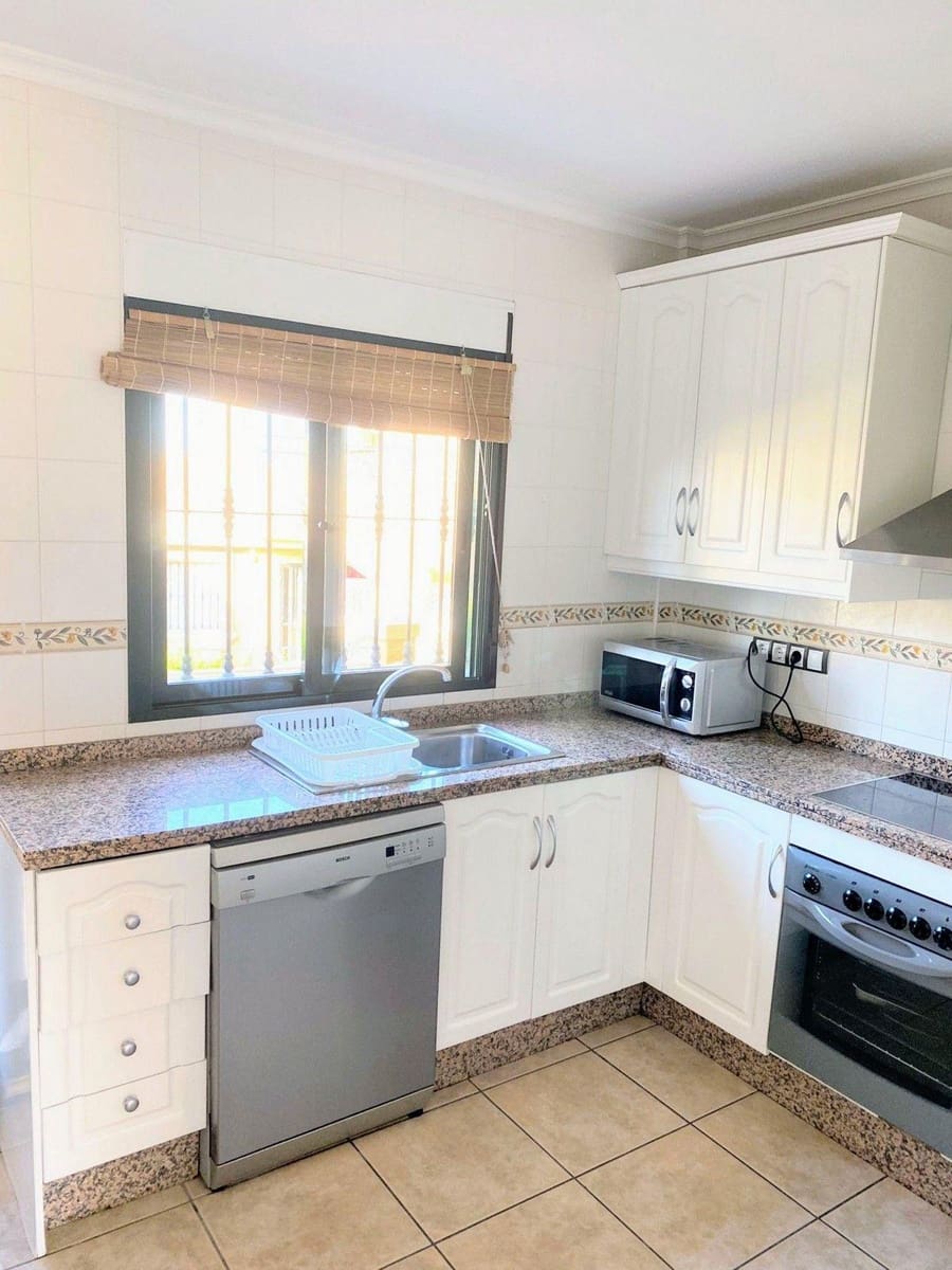 3 bedroom Villa for sale in Villamartin with pool garage - € 355,000 (Ref: 9163053)