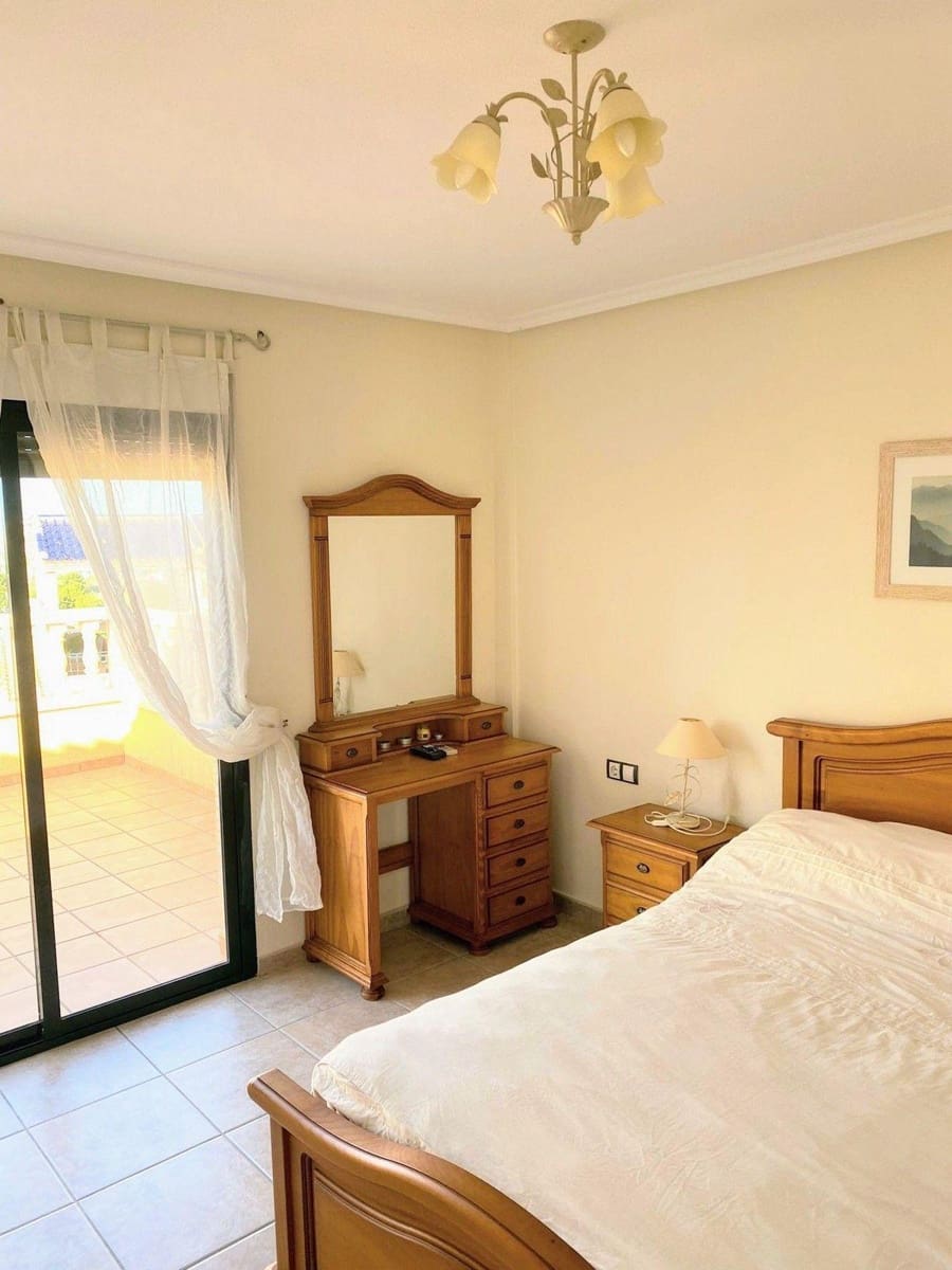 3 bedroom Villa for sale in Villamartin with pool garage - € 355,000 (Ref: 9163053)