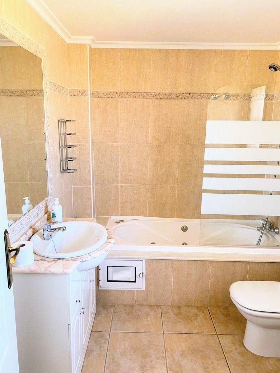 3 bedroom Villa for sale in Villamartin with pool garage - € 355,000 (Ref: 9163053)