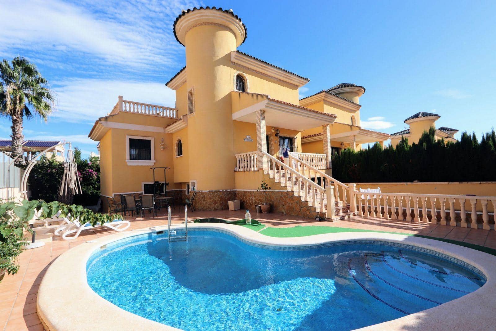 3 bedroom Villa for sale in Villamartin with pool garage - € 355,000 (Ref: 9163053)