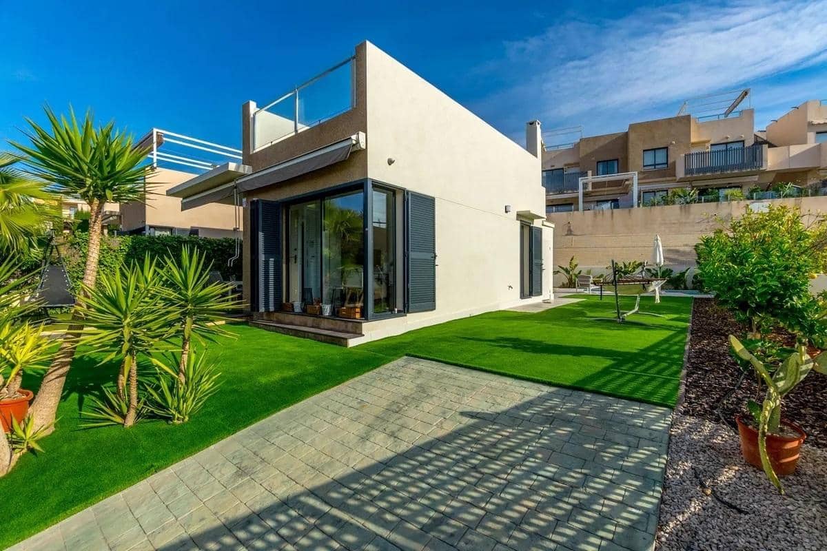 3 soverom Villa til salgs i La Zenia med svømmebasseng garasje - € 499 000 (Ref: 9163056)