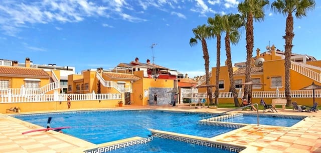 3 soverom Hus til salgs i El Chaparral - La Siesta - La Torreta, Torrevieja med svømmebasseng - € 170 000 (Ref: 9172369)