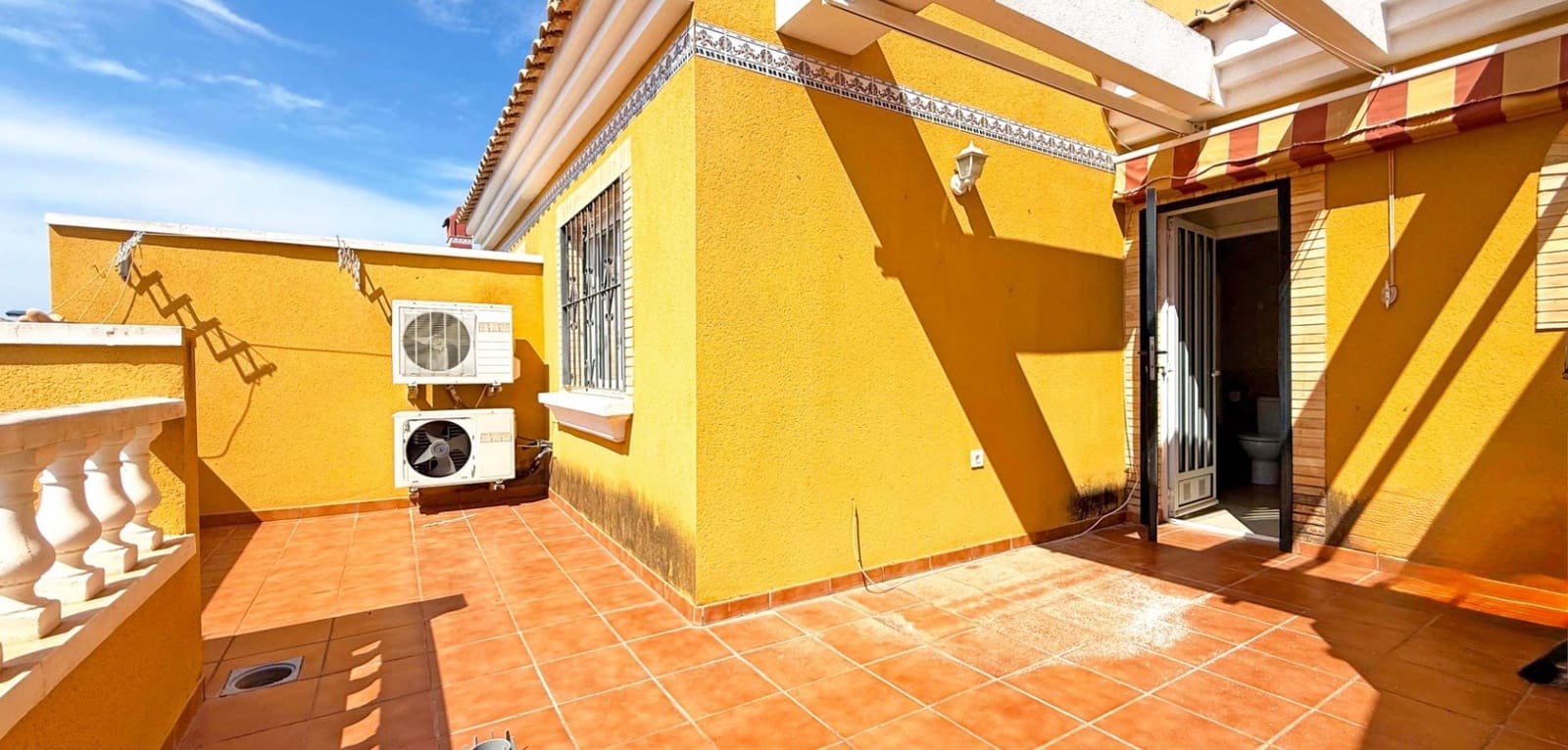 3 soverom Hus til salgs i Torrevieja med svømmebasseng - € 170 000 (Ref: 9172369)