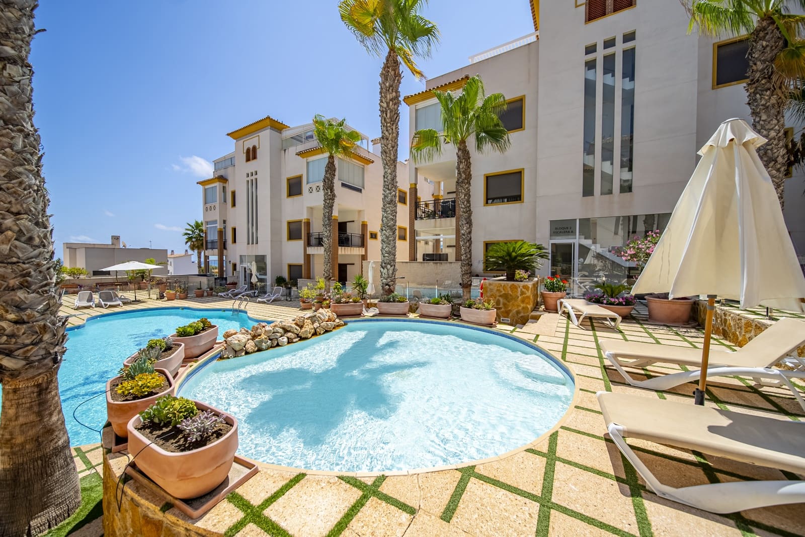 2 bedroom Apartment for sale in Guardamar del Segura with pool garage - € 260,000 (Ref: 9172375)