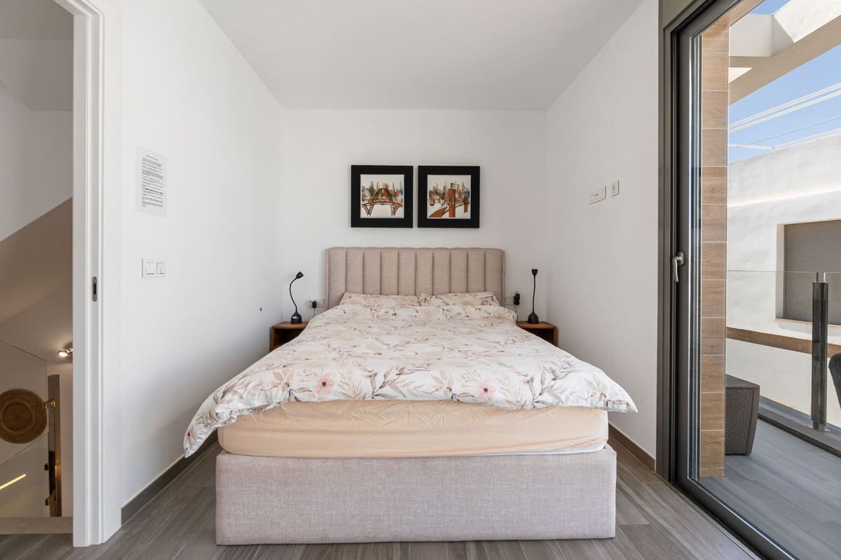 3 bedroom Villa for sale in Villamartin with pool garage - € 429,000 (Ref: 9172544)