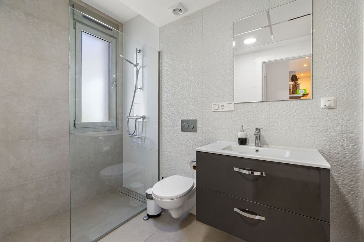 3 bedroom Villa for sale in Villamartin with pool garage - € 429,000 (Ref: 9172544)