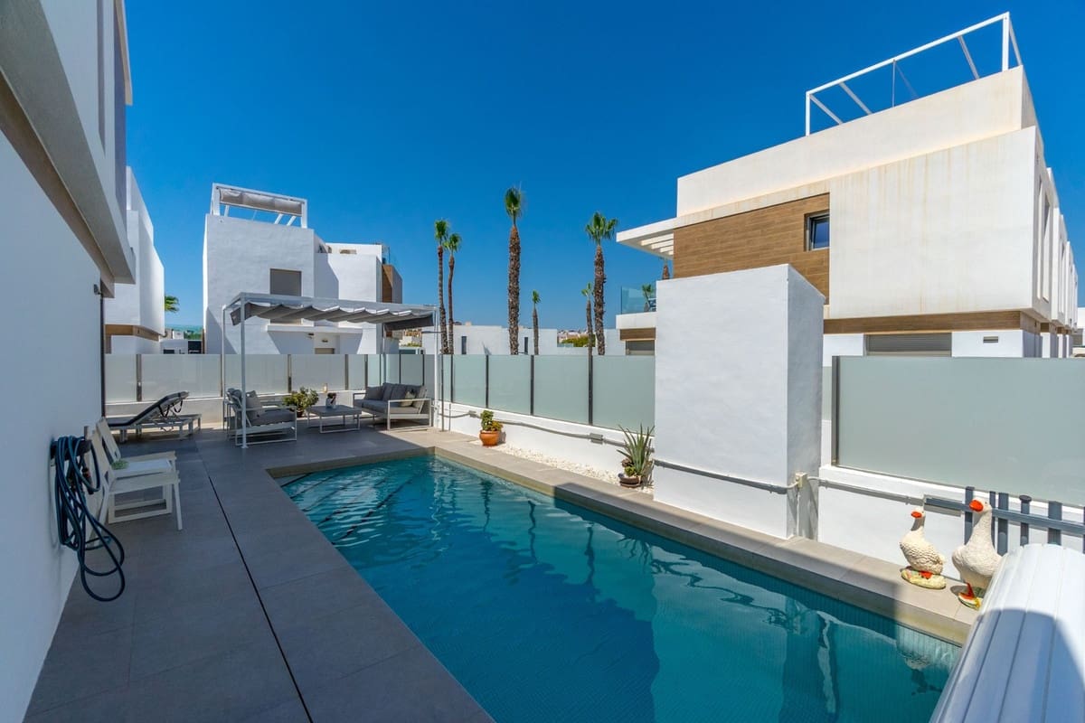 3 bedroom Villa for sale in Villamartin with pool garage - € 429,000 (Ref: 9172544)