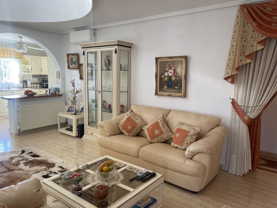 5 bedroom Villa for sale in Ciudad Quesada with pool - € 530,000 (Ref: 9176146)