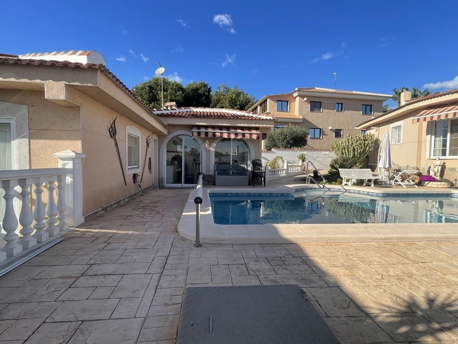 5 bedroom Villa for sale in Ciudad Quesada with pool - € 530,000 (Ref: 9176146)