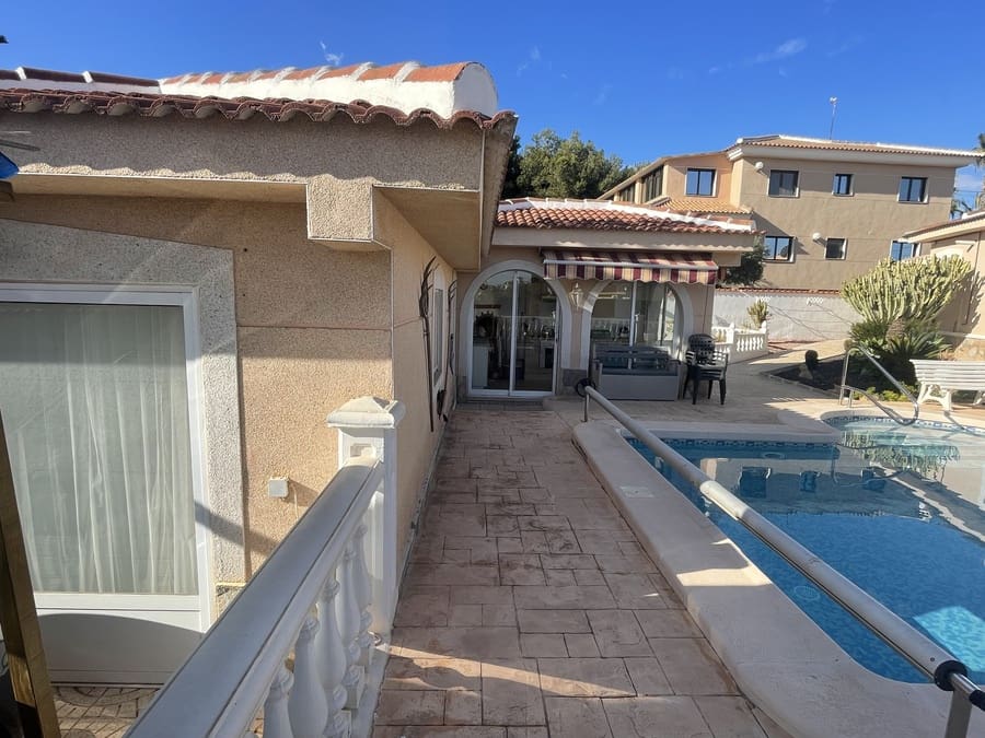 5 bedroom Villa for sale in Ciudad Quesada with pool - € 530,000 (Ref: 9176146)