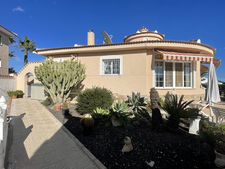 5 bedroom Villa for sale in Ciudad Quesada with pool - € 530,000 (Ref: 9176146)