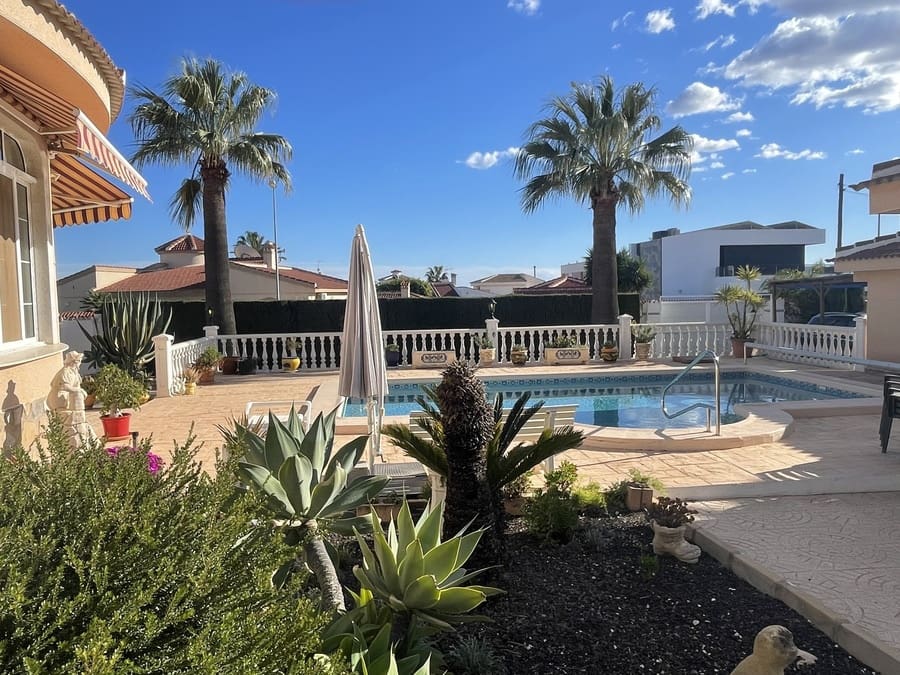 5 bedroom Villa for sale in Ciudad Quesada with pool - € 530,000 (Ref: 9176146)