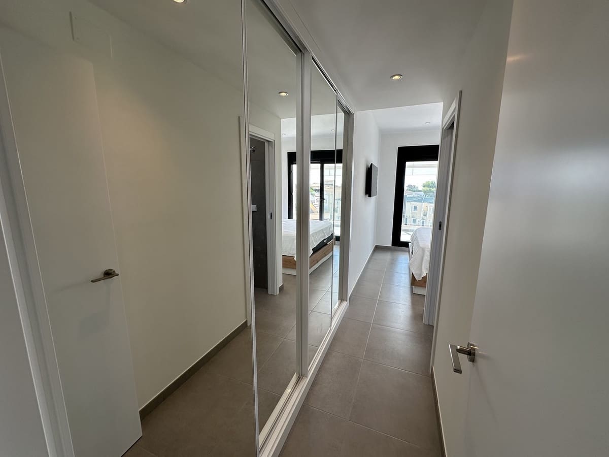 2 soveværelse Penthouse til salg i Villamartin med swimmingpool garage - € 399.500 (Ref: 9177952)