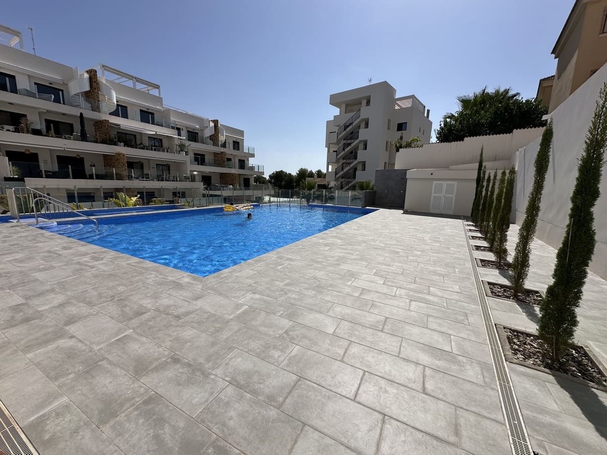 2 soveværelse Penthouse til salg i Villamartin med swimmingpool garage - € 399.500 (Ref: 9177952)